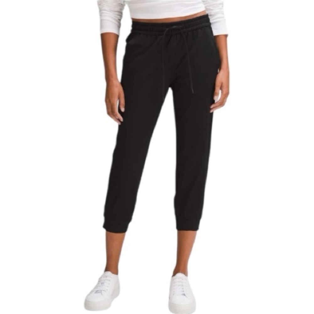 Lululemon Soft Jersey Classic-Fit Mid-Rise Cropped Jogger
Black Womens Size 6